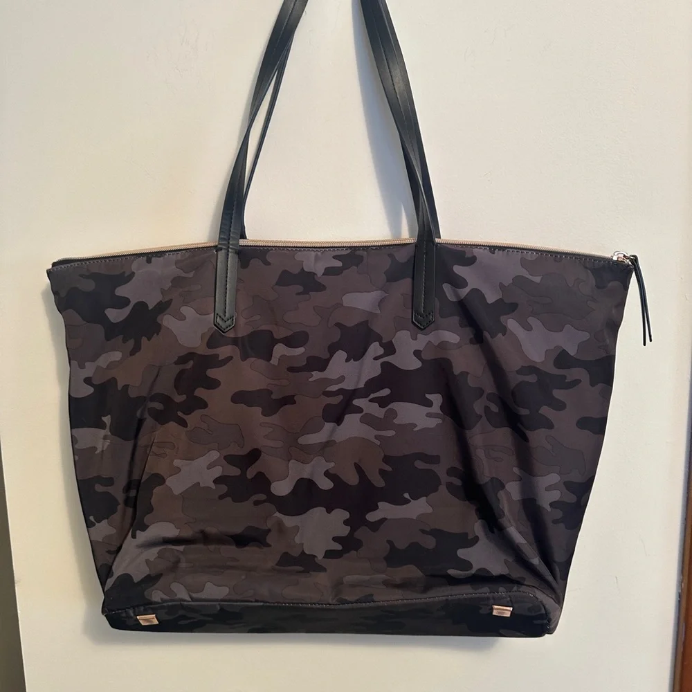 Stella & Dot Lady Boss Tote Bag- Black Camo with Rose Gold Accents - Picture 3 of 14